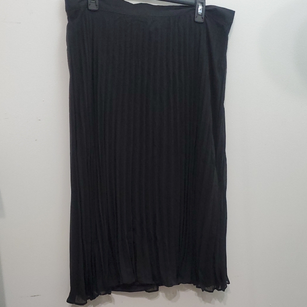 Love Tree Black Midi A-Line Pleated Skirt